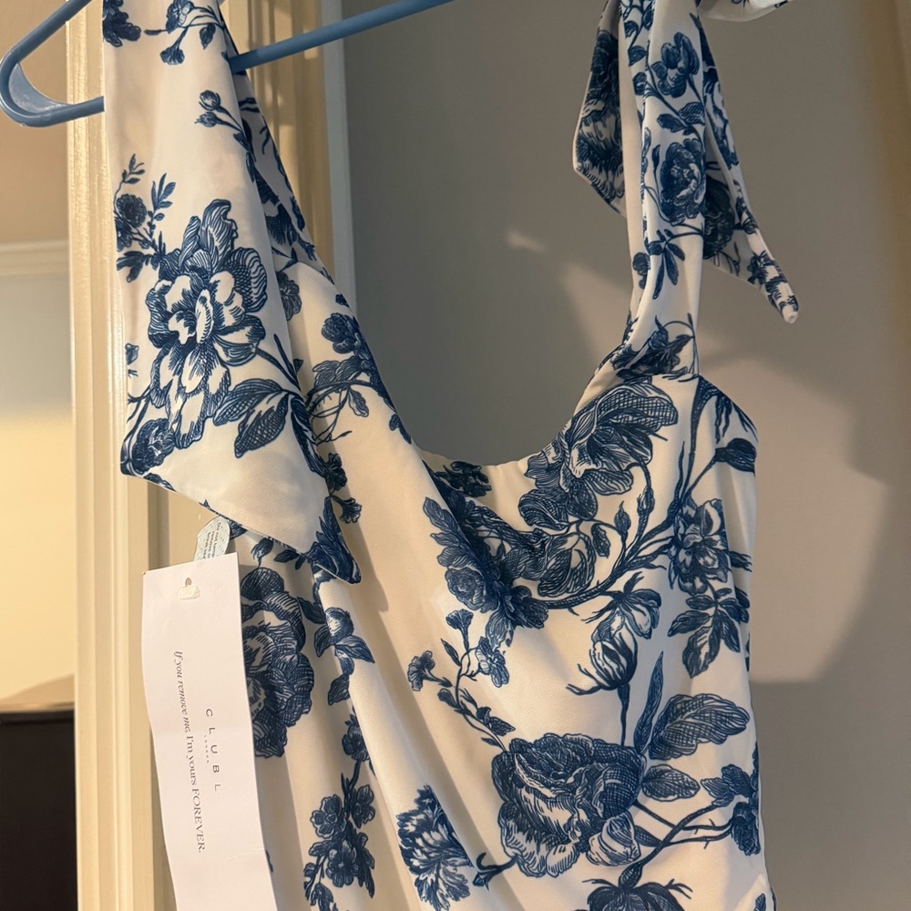 Club L London White with Blue Porcelain Floral Print Bardot Bodycon Midi Dress - Picture 3 of 9